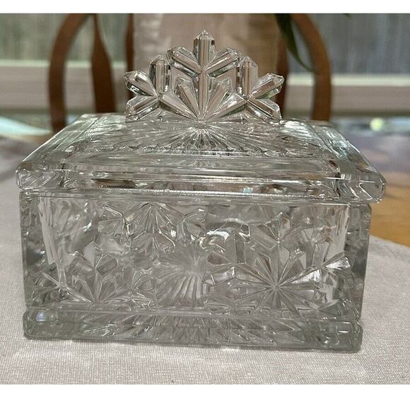 Vintage Luminarc Glass Holiday Candy Trinket Box with Snowflakes Lid - Picture 5 of 13